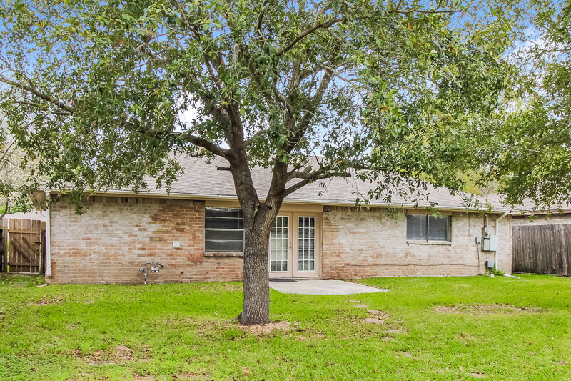1,820/Mo, 13603 Greenway Dr Sugar Land, TX 77498 Rear View