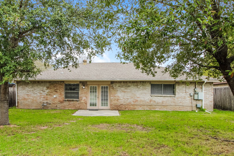 1,820/Mo, 13603 Greenway Dr Sugar Land, TX 77498 Rear View 2