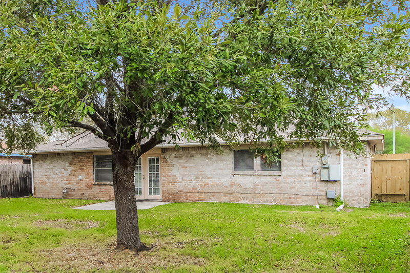 1,820/Mo, 13603 Greenway Dr Sugar Land, TX 77498 Rear View 3