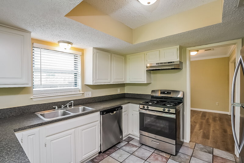 2,740/Mo, 16215 Pasadero Dr Houston, TX 77083 Kitchen View