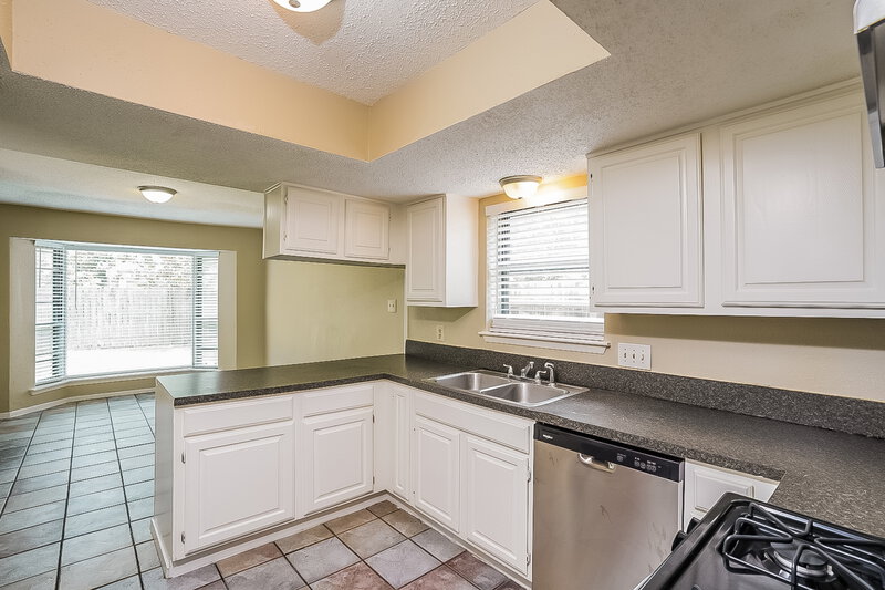 2,740/Mo, 16215 Pasadero Dr Houston, TX 77083 Kitchen View 2