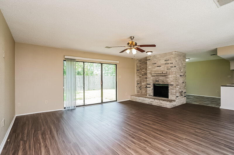 2,740/Mo, 16215 Pasadero Dr Houston, TX 77083 Sitting Room View