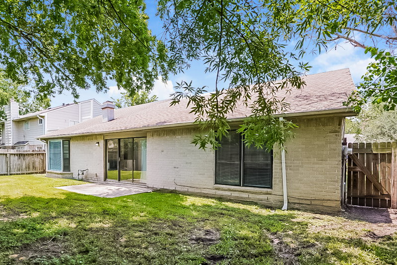2,740/Mo, 16215 Pasadero Dr Houston, TX 77083 Rear View
