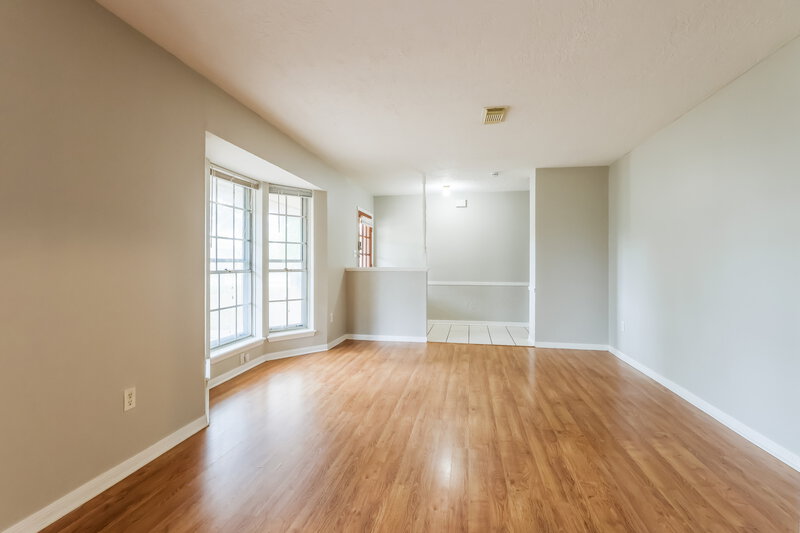 1,635/Mo, 200 Montrose Cir Conroe, TX 77301 Living Room View 2