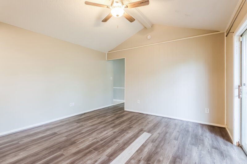 1,635/Mo, 200 Montrose Cir Conroe, TX 77301 Living Room View 3