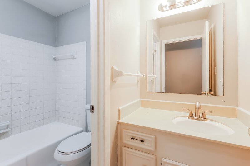 1,635/Mo, 200 Montrose Cir Conroe, TX 77301 Bathroom View