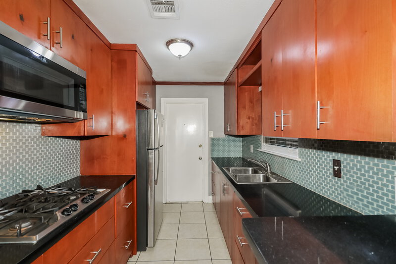 1,670/Mo, 914 Mosher Ln Houston, TX 77088 Kitchen View