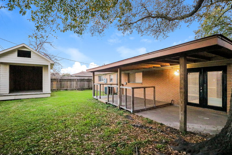 1,670/Mo, 914 Mosher Ln Houston, TX 77088 Rear View