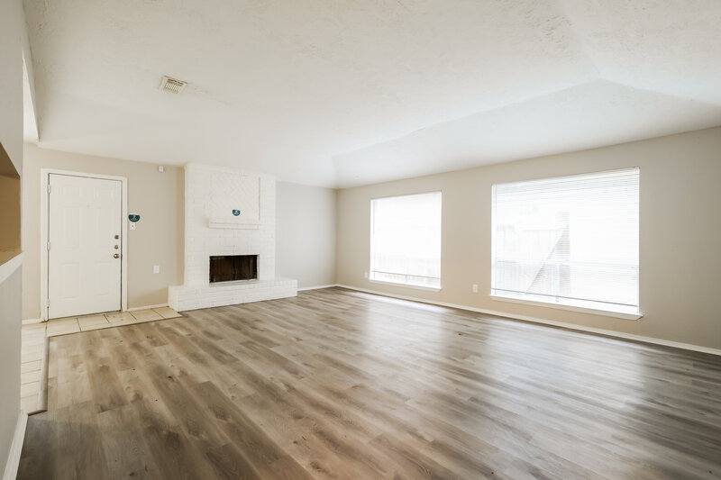 1,705/Mo, 2722 S Camden Pkw Houston, TX 77067 Living Room View