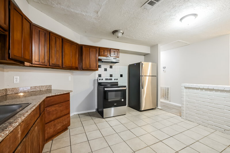 1,705/Mo, 2722 S Camden Pkw Houston, TX 77067 Kitchen View