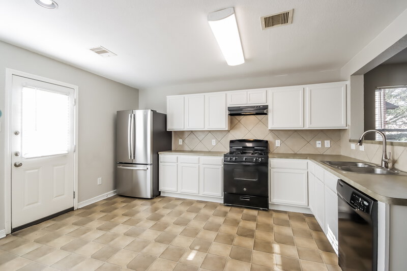 0/Mo, 218 Silky Leaf Dr. Houston, TX 77073 Kitchen View 2