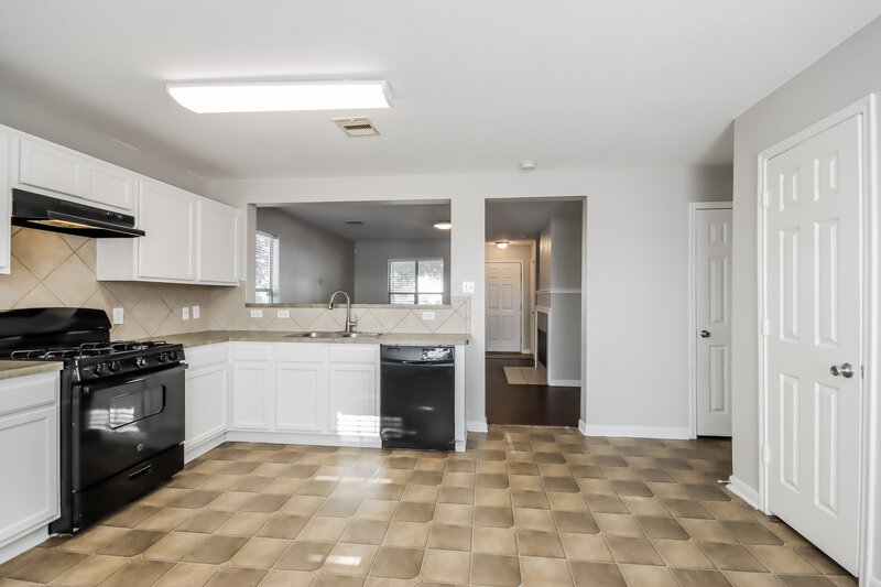 0/Mo, 218 Silky Leaf Dr. Houston, TX 77073 Kitchen View 3