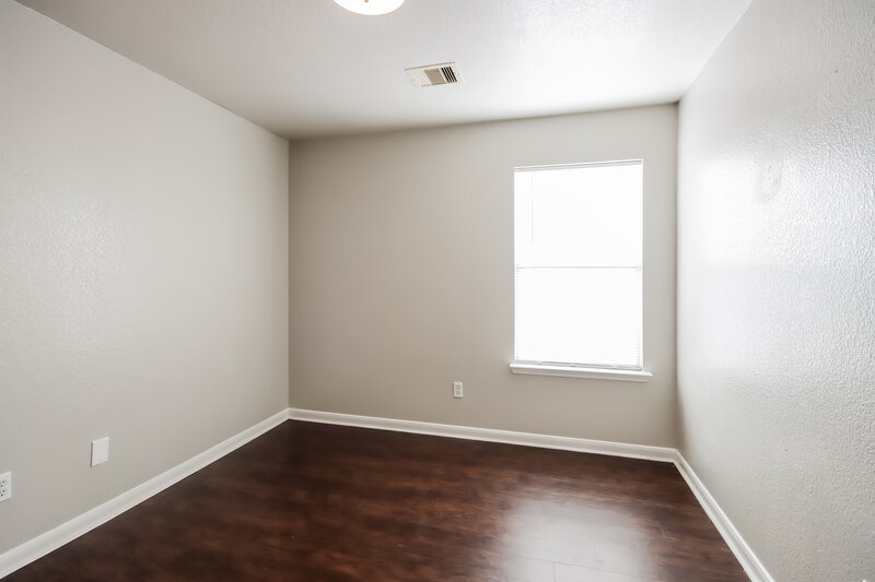 0/Mo, 218 Silky Leaf Dr. Houston, TX 77073 Bedroom View