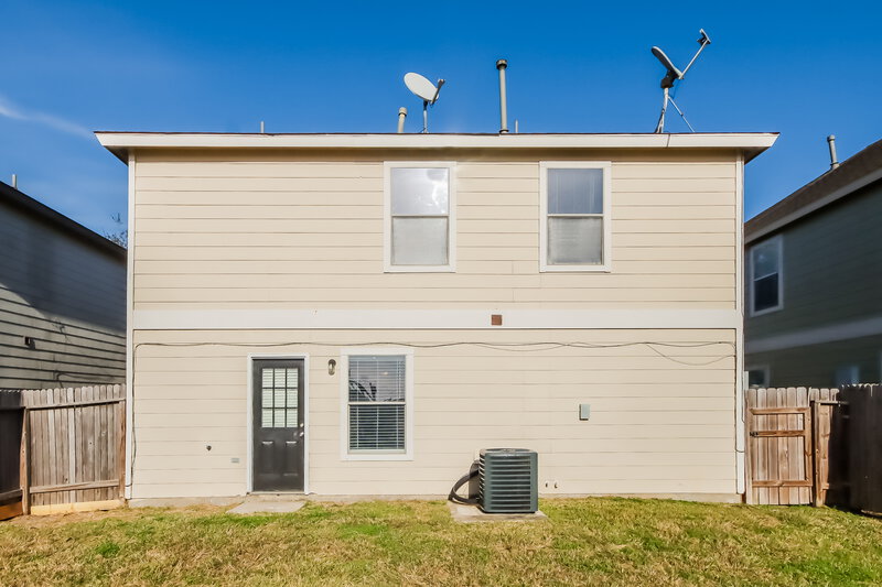 0/Mo, 218 Silky Leaf Dr. Houston, TX 77073 Rear View