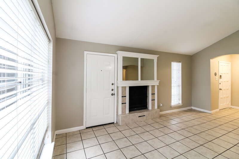 1,715/Mo, 1014 Summers Dr. Missouri City, TX 77489 Living Room View