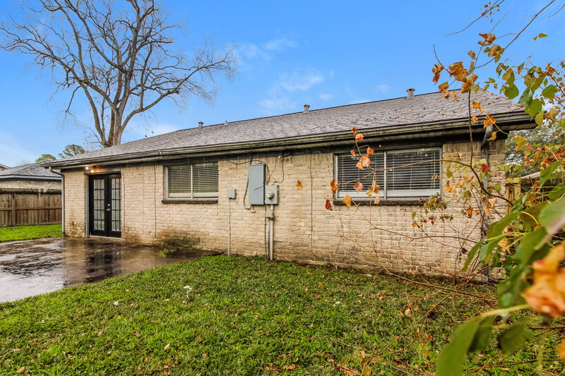 1,715/Mo, 1014 Summers Dr. Missouri City, TX 77489 Rear View