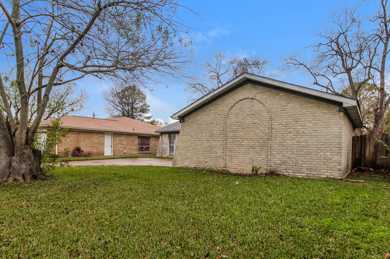 1,715/Mo, 1014 Summers Dr. Missouri City, TX 77489 Rear View 3