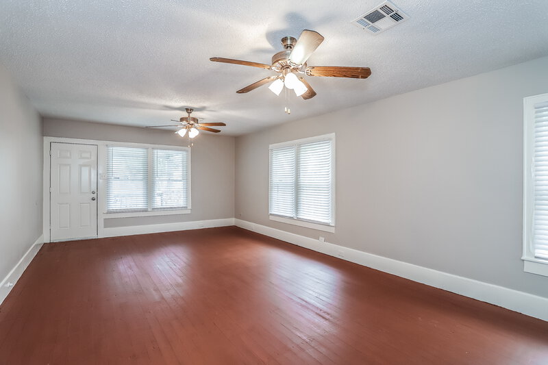 1,595/Mo, 522 12th Ave Texas City, TX 77590 Living Room View