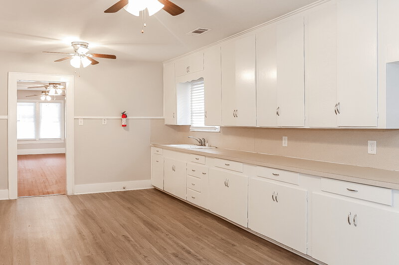 1,595/Mo, 522 12th Ave Texas City, TX 77590 Kitchen View