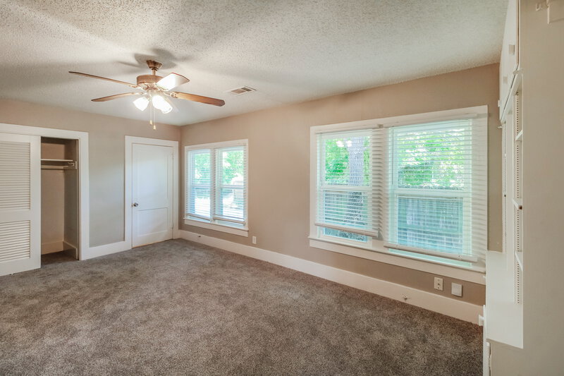 1,690/Mo, 522 12th Ave Texas City, TX 77590 Main Bedroom View 2
