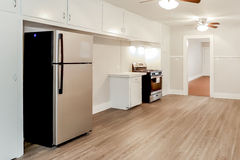 1,595/Mo, 522 12th Ave Texas City, TX 77590 Kitchen View 2