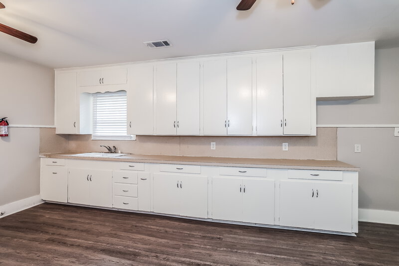 1,595/Mo, 522 12th Ave Texas City, TX 77590 Kitchen View 6