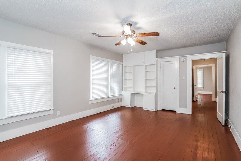 1,595/Mo, 522 12th Ave Texas City, TX 77590 Main Bedroom View 3