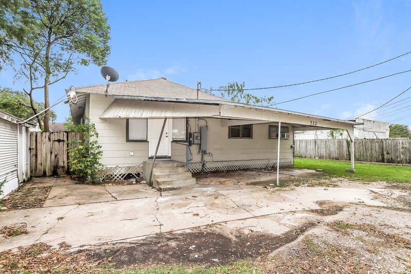 1,595/Mo, 522 12th Ave Texas City, TX 77590 Rear View 3