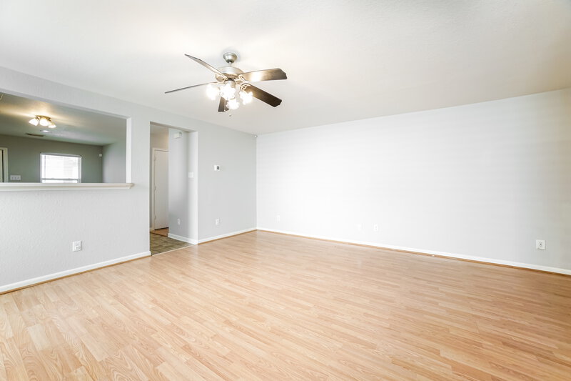 1,450/Mo, 8130 Old Maple Ln Humble, TX 77338 Living Room View