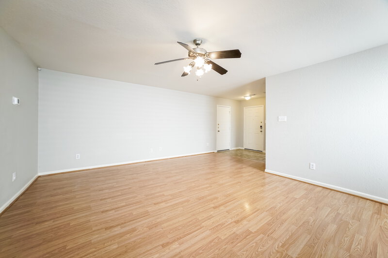 1,450/Mo, 8130 Old Maple Ln Humble, TX 77338 Living Room View 2