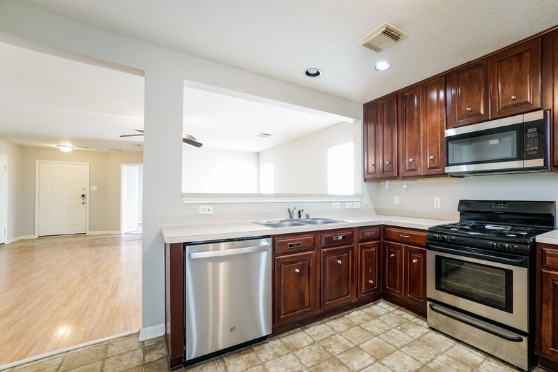 1,450/Mo, 8130 Old Maple Ln Humble, TX 77338 Kitchen View