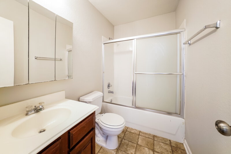 1,450/Mo, 8130 Old Maple Ln Humble, TX 77338 Bathroom View