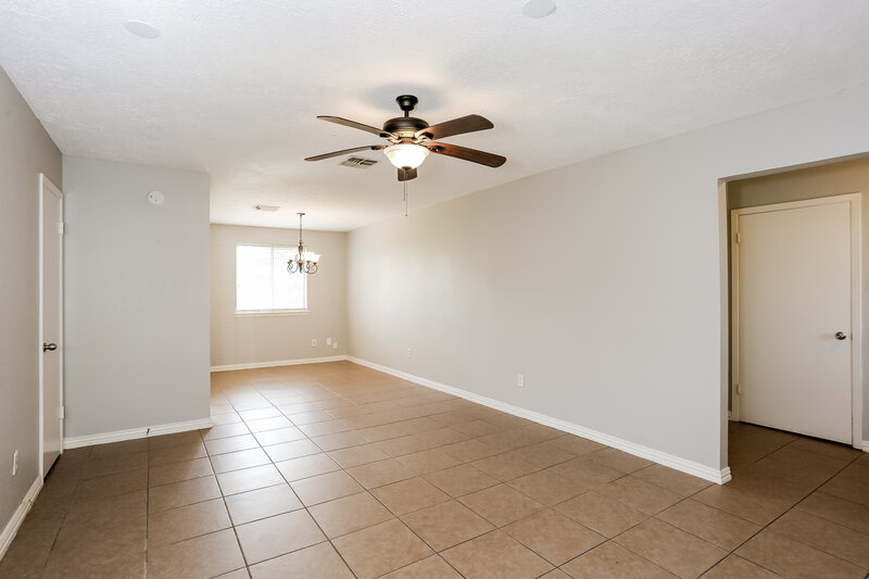 1,525/Mo, 746 Terryhollow St Channelview, TX 77530 Living Room View 2