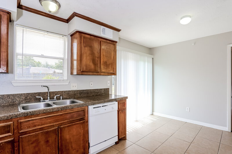 1,525/Mo, 746 Terryhollow St Channelview, TX 77530 Kitchen View 3