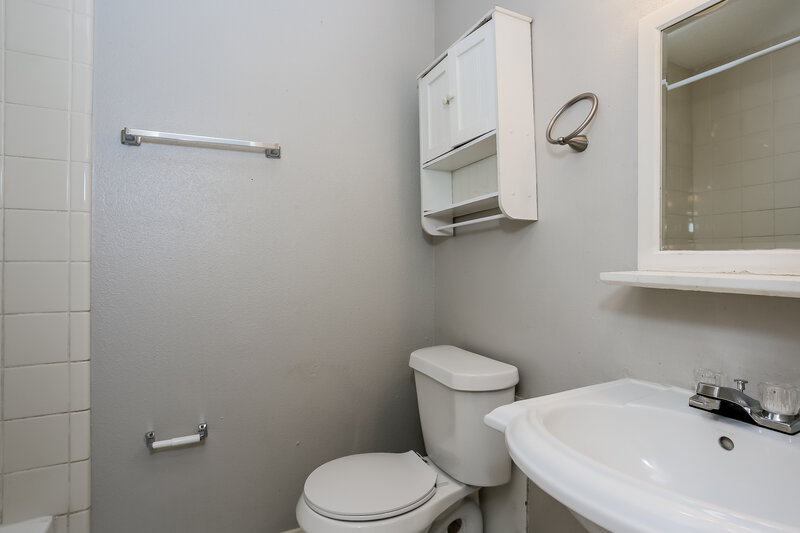 1,525/Mo, 746 Terryhollow St Channelview, TX 77530 Bathroom View