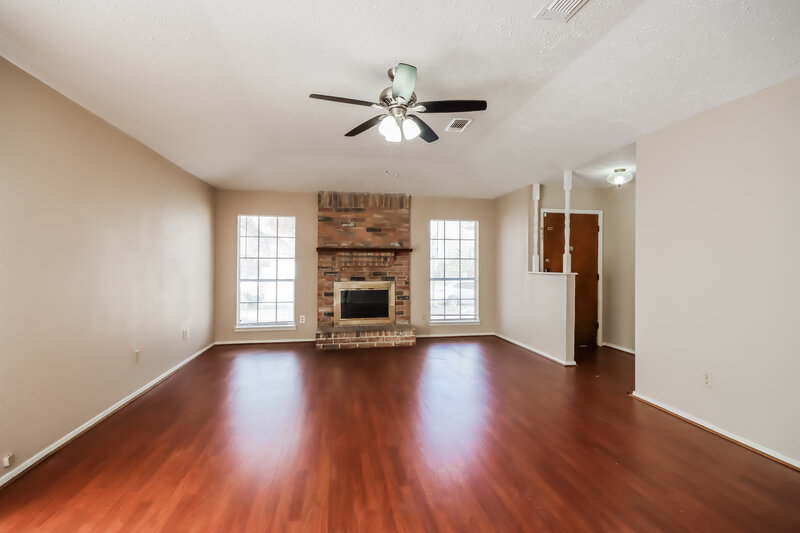 1,465/Mo, 20026 Dawn Mist Dr Humble, TX 77346 Living Room View 2