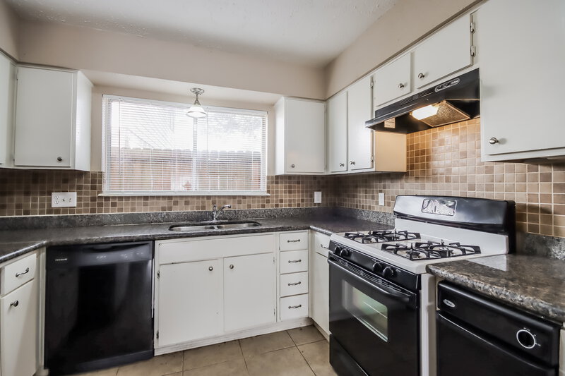 1,465/Mo, 20026 Dawn Mist Dr Humble, TX 77346 Kitchen View