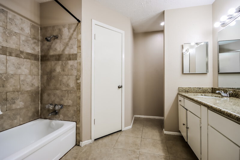 1,465/Mo, 20026 Dawn Mist Dr Humble, TX 77346 Main Bathroom View