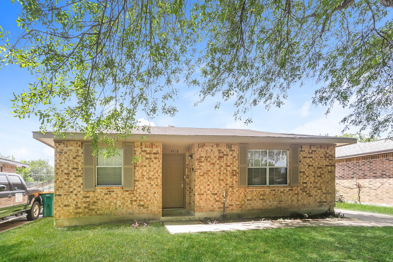 1,820/Mo, 4718 Pine St Pasadena, TX 77586 Front View 2