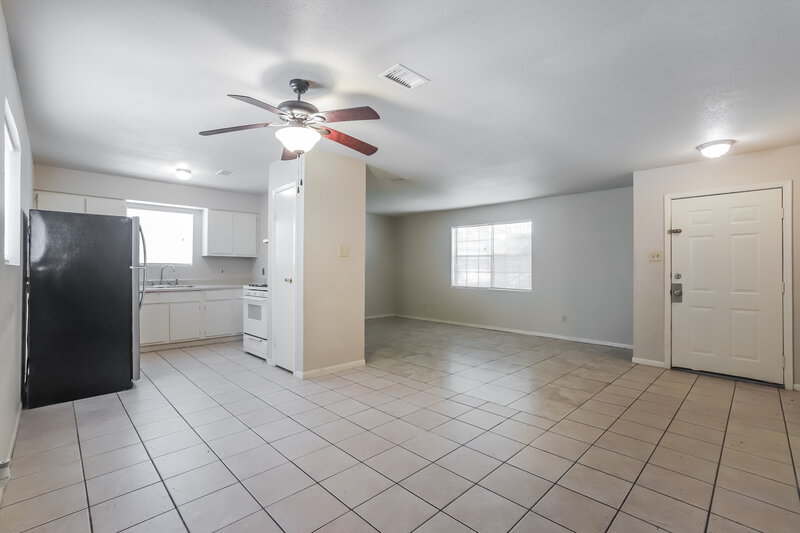 1,820/Mo, 4718 Pine St Pasadena, TX 77586 Living Room View