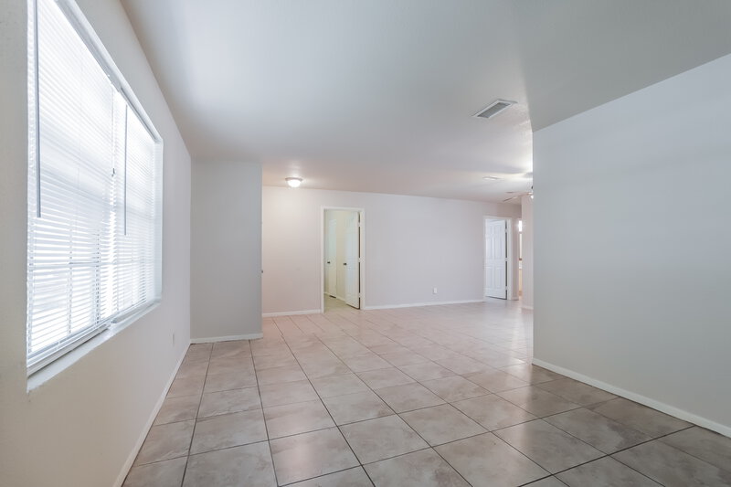 1,820/Mo, 4718 Pine St Pasadena, TX 77586 Living Room View 2