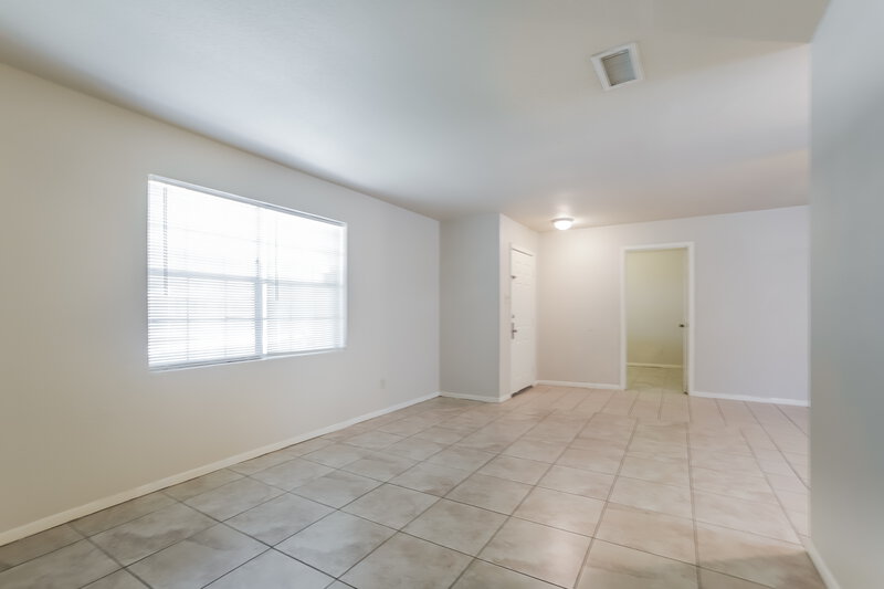 1,820/Mo, 4718 Pine St Pasadena, TX 77586 Living Room View 3