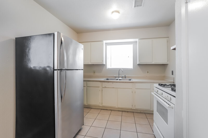 1,820/Mo, 4718 Pine St Pasadena, TX 77586 Kitchen View