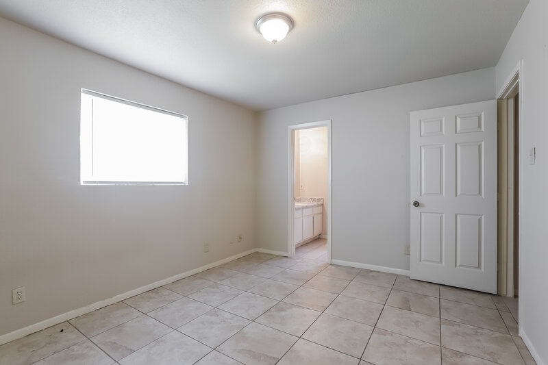 1,820/Mo, 4718 Pine St Pasadena, TX 77586 Master Bedroom View