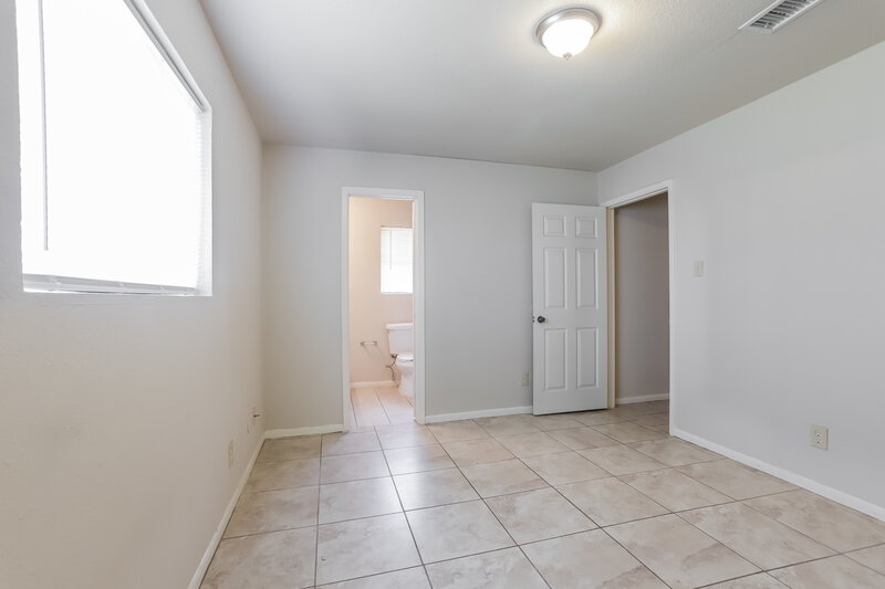 1,820/Mo, 4718 Pine St Pasadena, TX 77586 Master Bedroom View 2