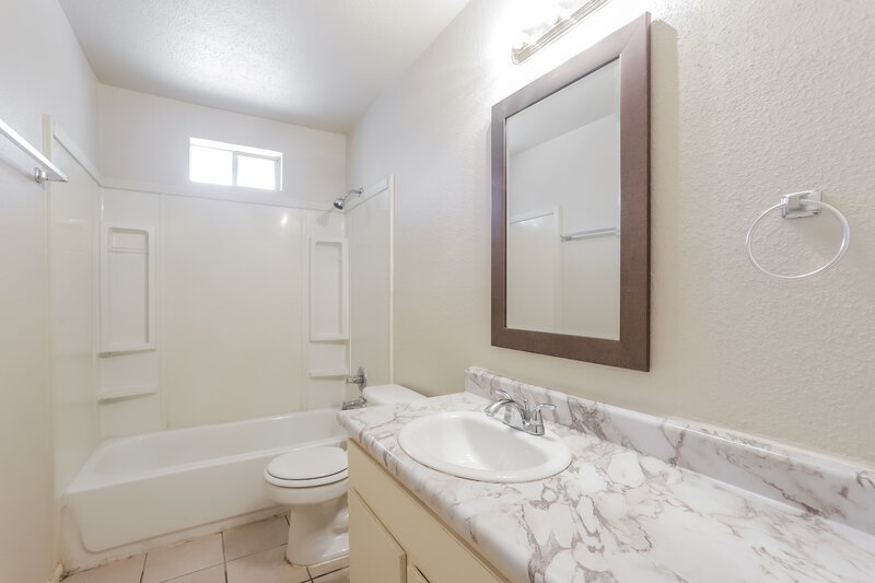 1,820/Mo, 4718 Pine St Pasadena, TX 77586 Master Bathroom View