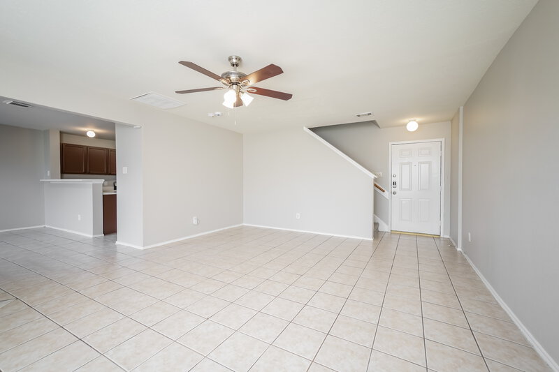 0/Mo, 422 N Willow Dr Houston, TX 77073 Living Room View