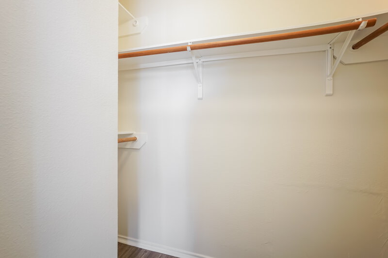 0/Mo, 422 N Willow Dr Houston, TX 77073 Walk In Closet View
