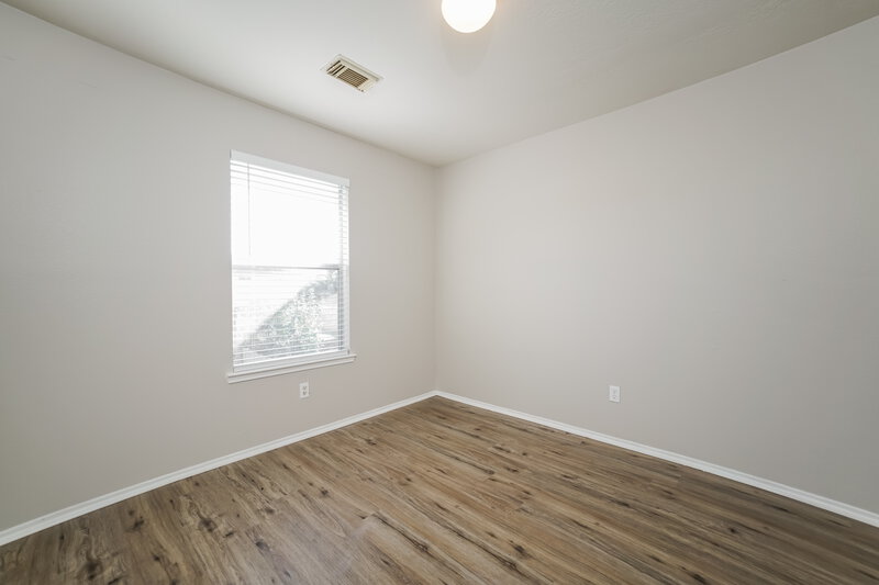 0/Mo, 422 N Willow Dr Houston, TX 77073 Bedroom View 2