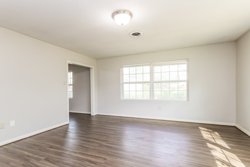 1,640/Mo, 608 Hilliard Conroe, TX 77301 Living Room View 3